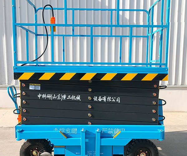 黄平自行走升降机